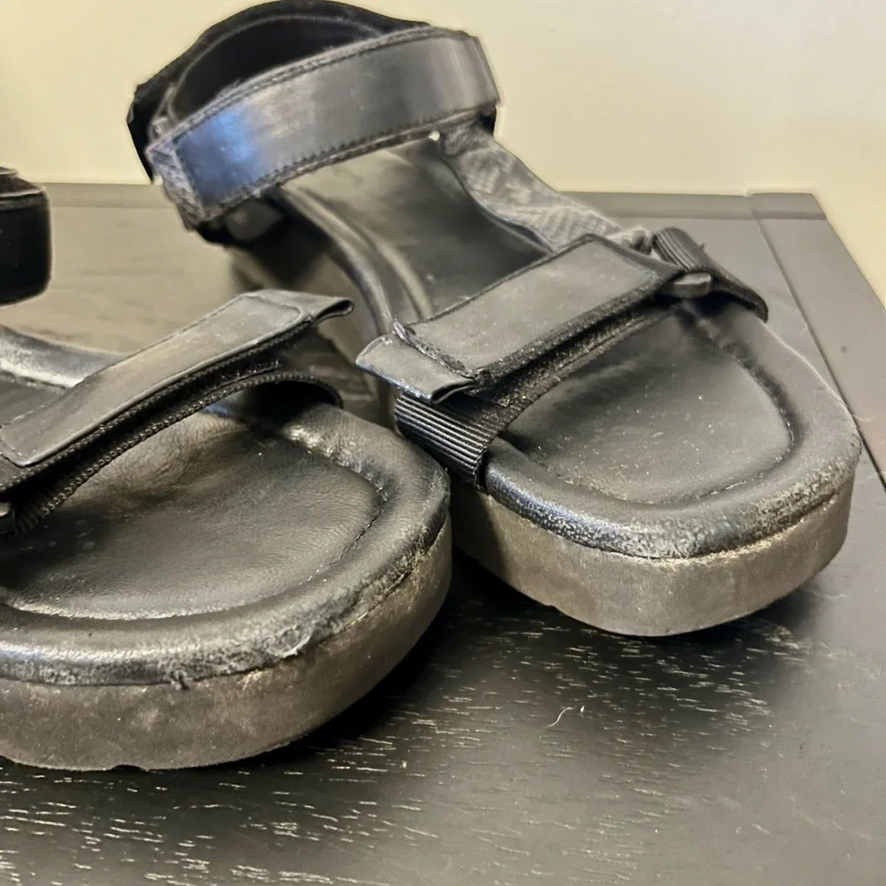 VINCE Sporty Leather Velcro Sandals 8.5